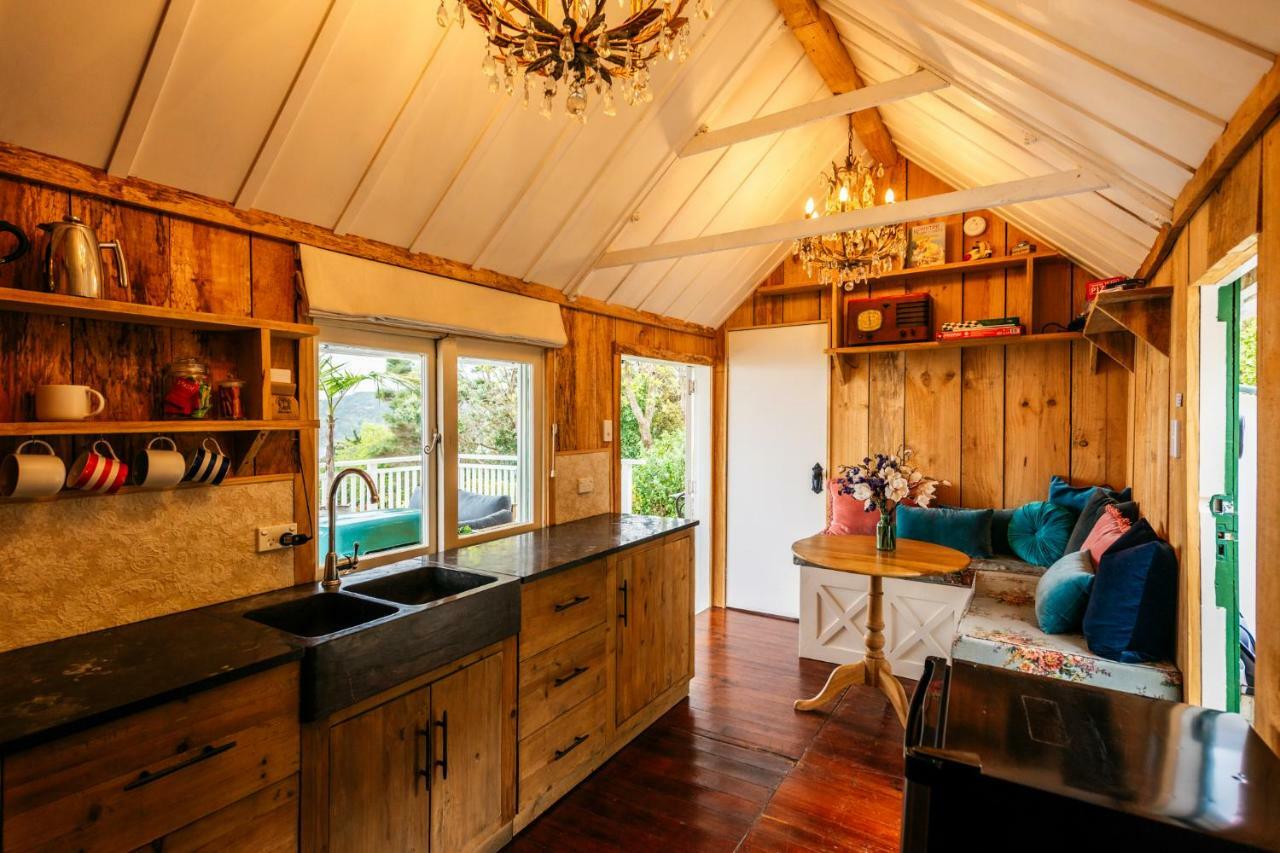 The Settlers Hut Vila Oneroa Exterior foto